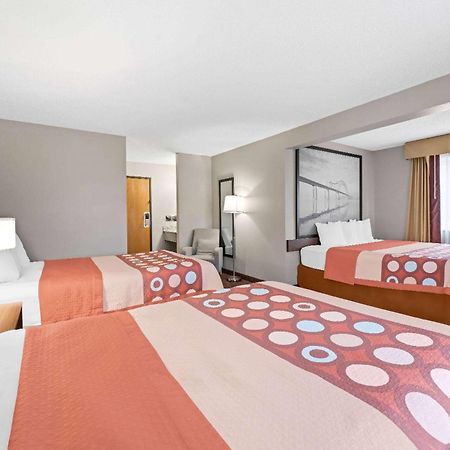 Super 8 By Wyndham Waverly Εξωτερικό φωτογραφία