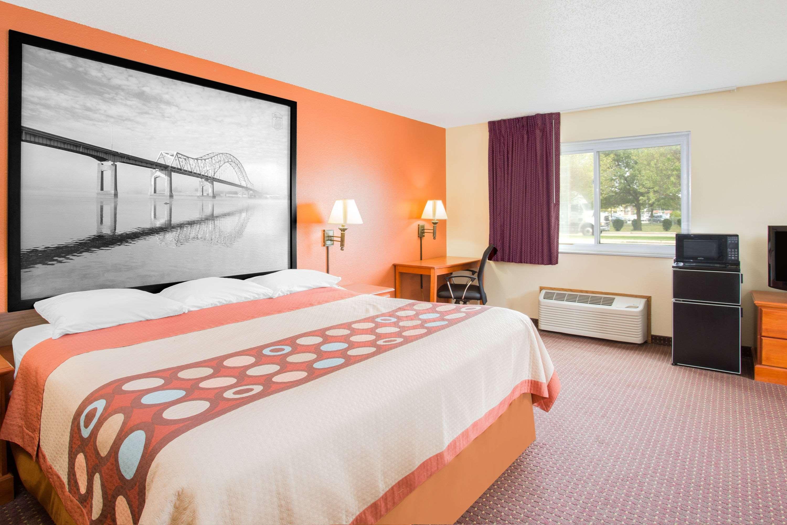 Super 8 By Wyndham Waverly Εξωτερικό φωτογραφία