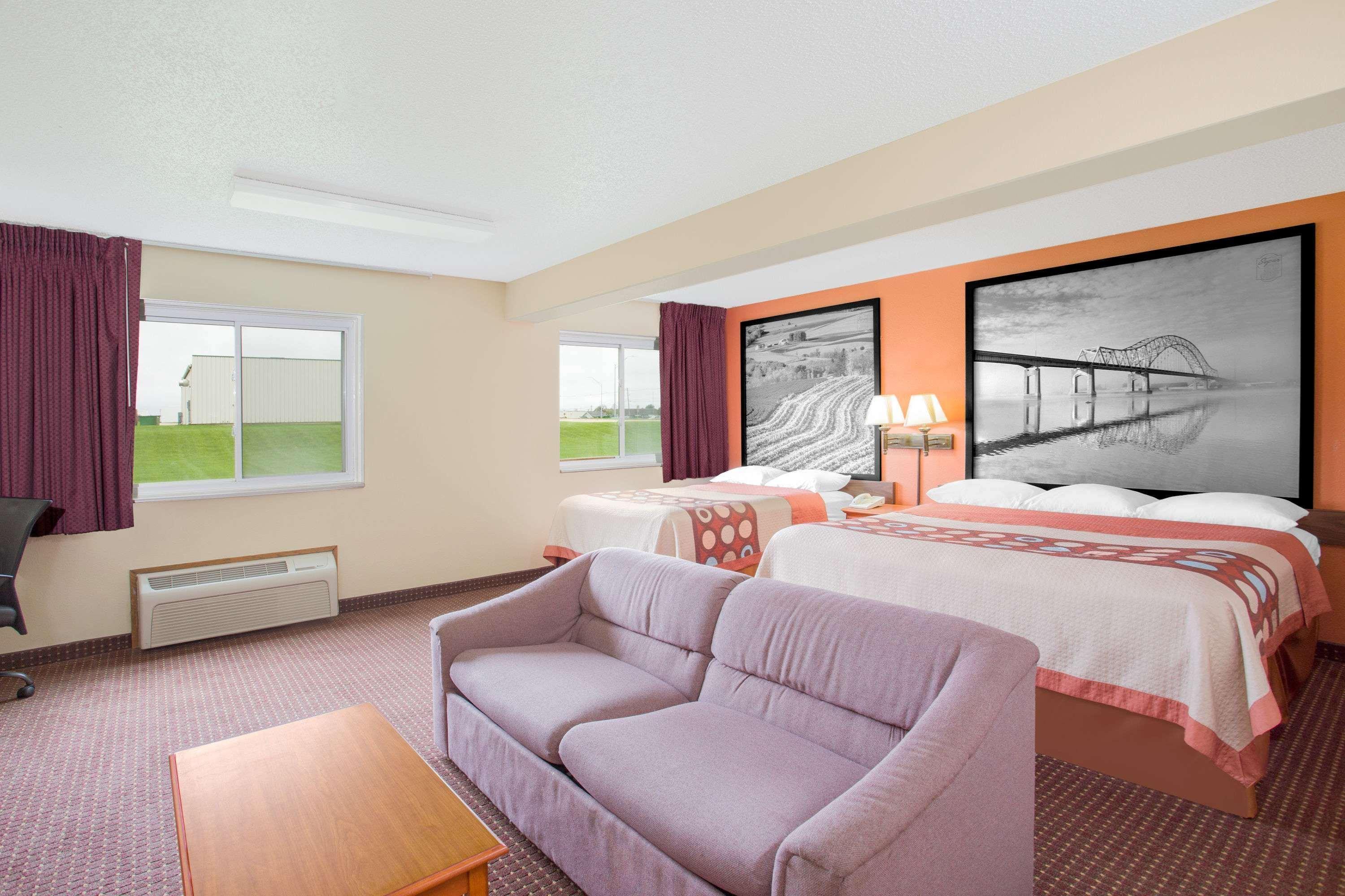 Super 8 By Wyndham Waverly Εξωτερικό φωτογραφία