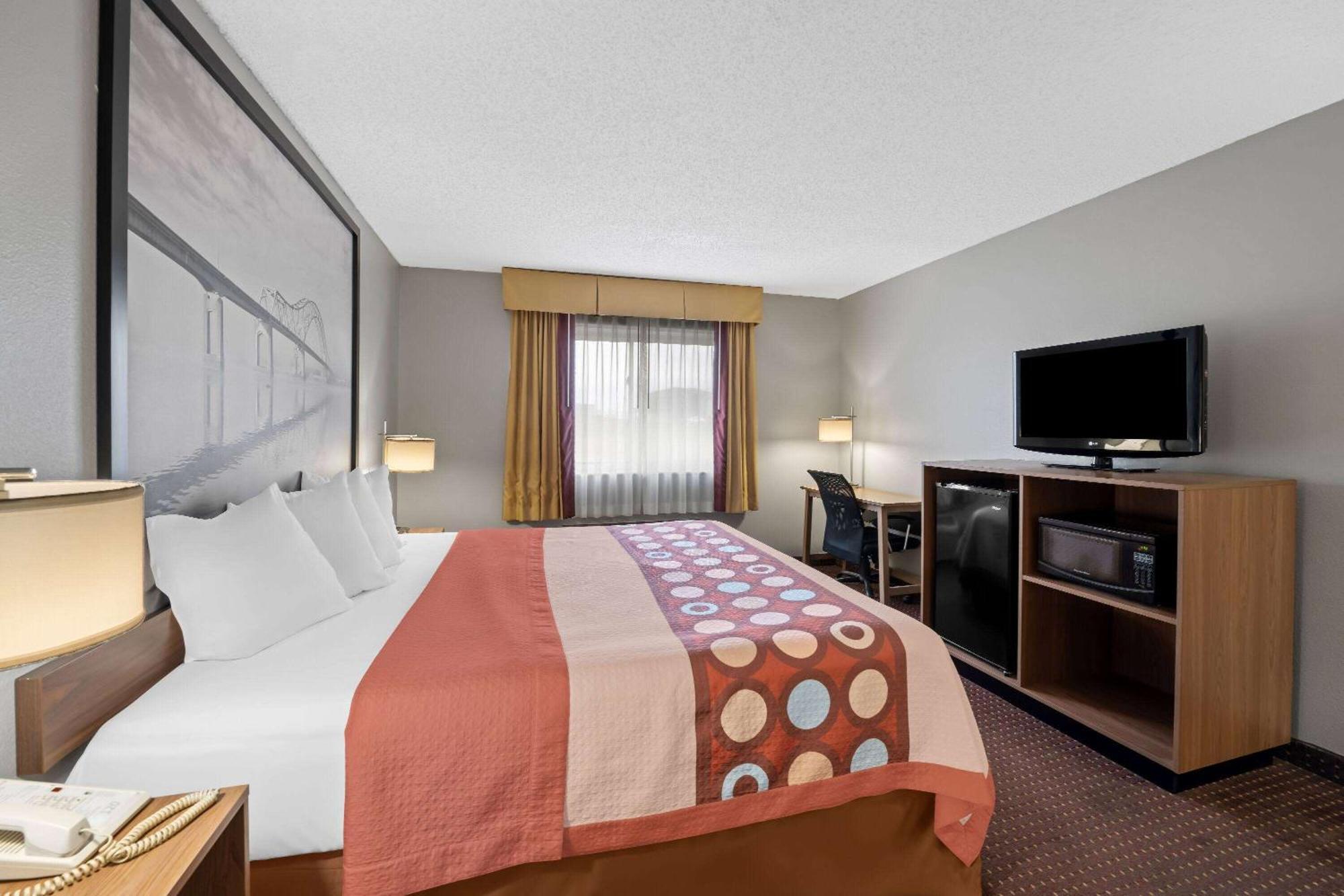 Super 8 By Wyndham Waverly Εξωτερικό φωτογραφία